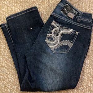 ONE 5 ONE Capri women’s jeans. Embellished, jeweled, stitching!!! Distressed